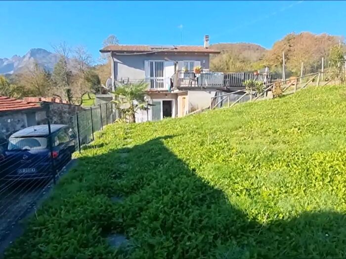 Casa con 5 locali in vendita in Via Savoreta, Piazza Al Serchio