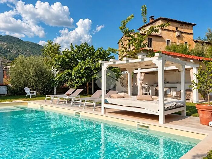Casa quadrilocale in vendita in Via Valiano, Terni