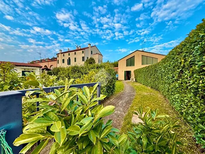 Casa quadrilocale in vendita in Via Mestrina, Mestrino