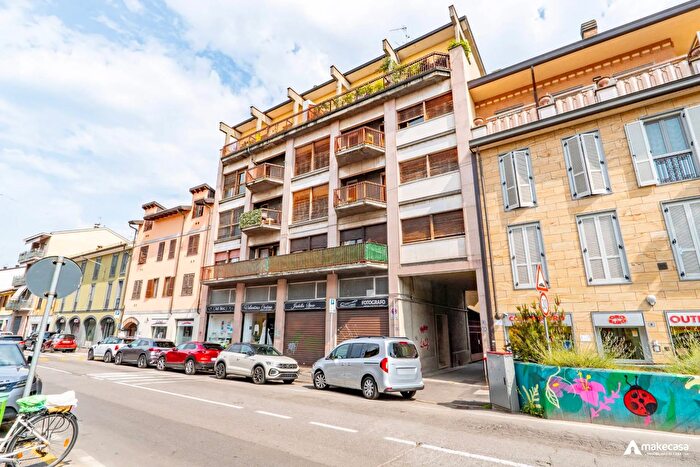 Appartamento trilocale in vendita in Via Giuseppe Dezza, Melegnano