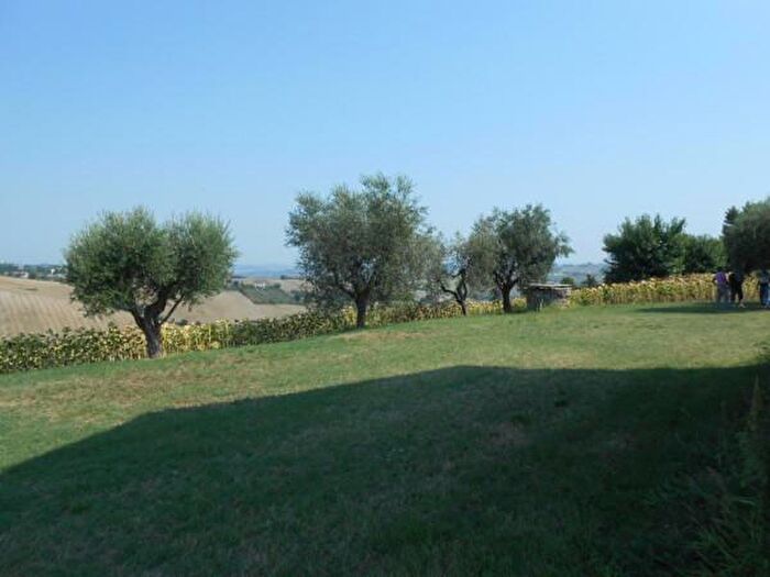 Casa con 6 locali in vendita in Piazza Santa Maria, Belvedere Ostrense