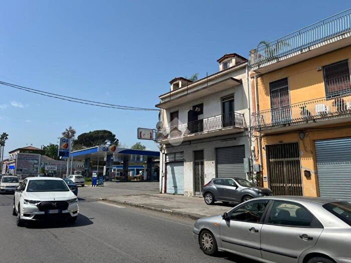 Appartamento trilocale in affitto in Via Ruggero I, Centro, Giarre