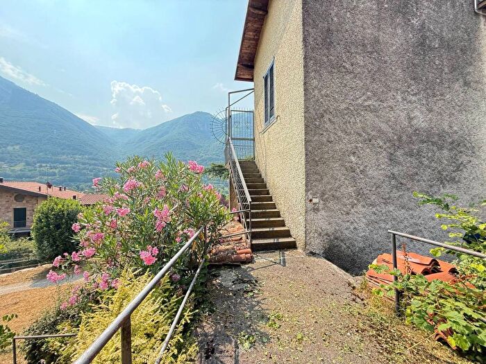 Appartamento bilocale in affitto in Via Generale Armando Diaz, Spinone al Lago