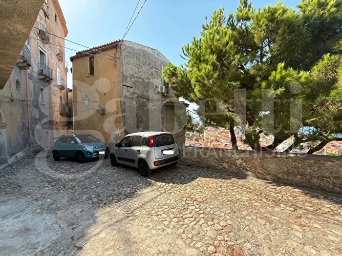 Casa con 6 locali in vendita in Via Duomo, Amantea