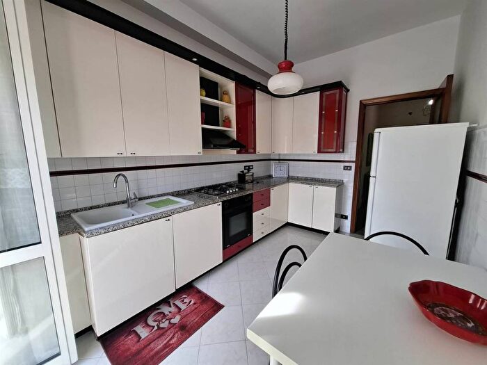 Appartamento quadrilocale in affitto in Le Grazie, Ancona