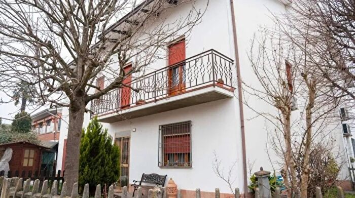 Casa con 7 locali in vendita in Via Thomas Alva Edison Finale Emilia Massa Finalese Modena, Finale Emilia