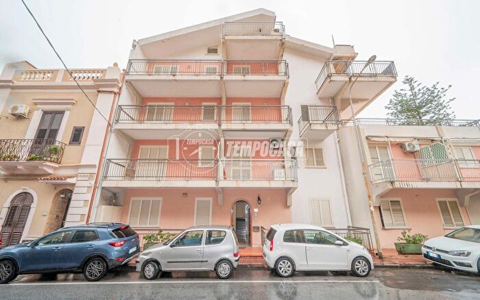 Appartamento trilocale in vendita in Via Roma, Scaletta Zanclea