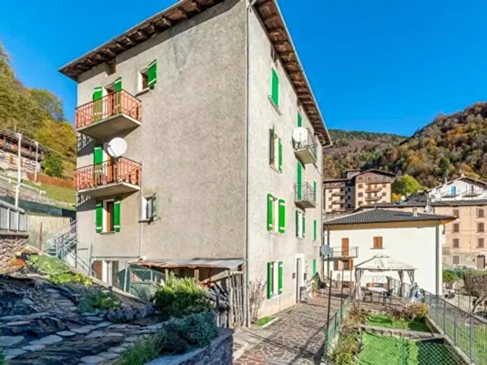 Casa con 6 locali in vendita in Via Celeste Paleni, Cusio