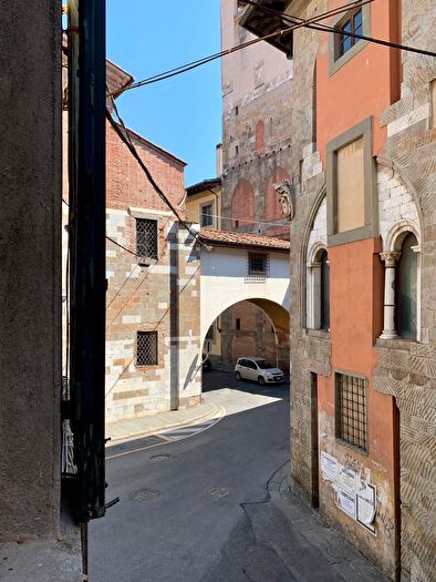 Appartamento con 6 locali in vendita in Pisa