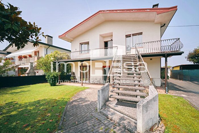 Casa con 10 locali in vendita in Via G dAnnunzio, San Biagio Di Callalta