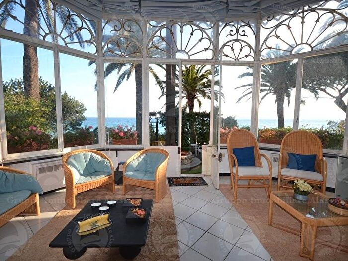 Appartamento con 5 locali in affitto in Passeggiata Cadorna, Passeggiata Cadorna Porto, Alassio