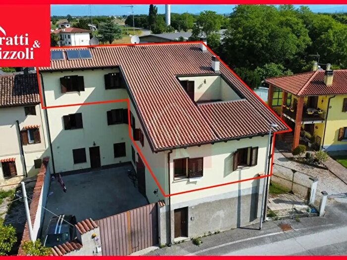 Appartamento con 6 locali in vendita in Via Cesare Battisti a, Visco
