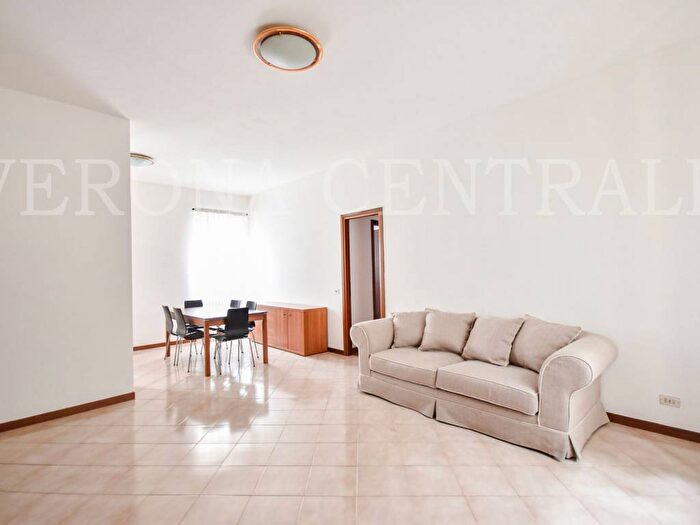 Appartamento quadrilocale in affitto in Via Dietro Pallone, Centro Storico, Verona