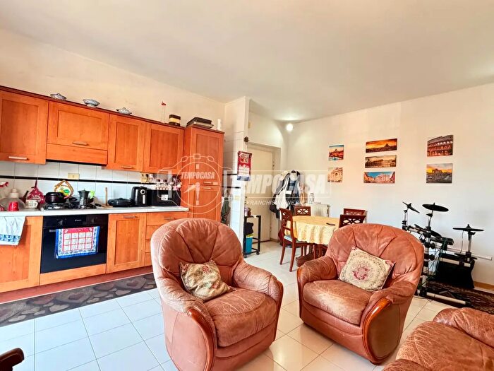 Appartamento trilocale in vendita in Via Cologno Monzese, Roma