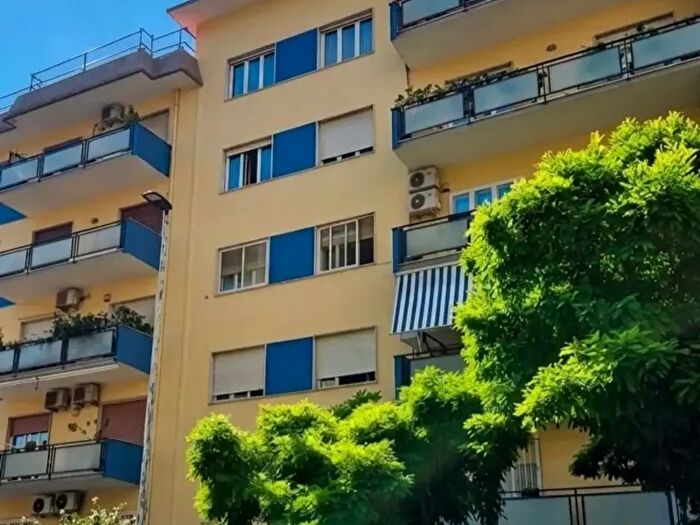 Appartamento quadrilocale in vendita in Via Domenico Fontana, Napoli