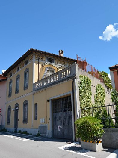 Casa con 16 locali in vendita in Via F Borromeo, Lecco
