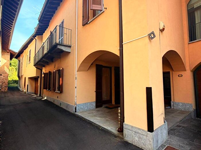 Appartamento bilocale in affitto in Via Isonzo, Centro, Casciago