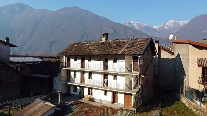 Casa con 5 locali in vendita in Località Cuzzego X, BeuraCardezza