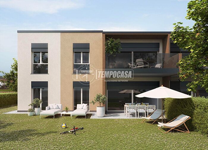 Appartamento trilocale in vendita in Via Verga, Olgiate Comasco