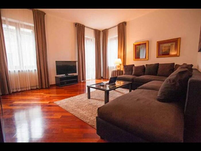 Appartamento trilocale in affitto in Via Giuseppe Mazzini, Centro Storico, Verona