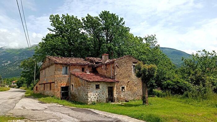 Casa con 7 locali in vendita in Via Valleradice, Sora