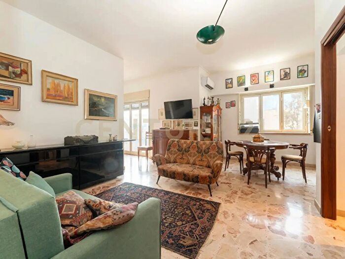 Appartamento con 7 locali in vendita in Via Vincenzo Giuffrida, Catania