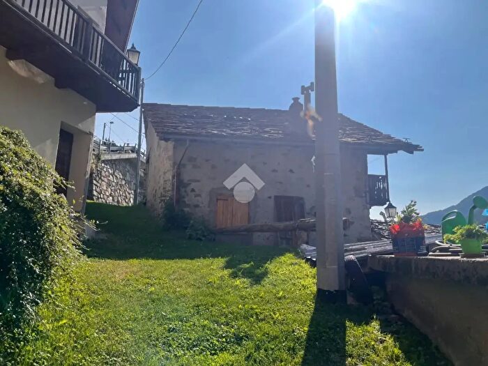 Casa con 6 locali in vendita in Frazione Le Tat, Saint Rhemy En Bosses