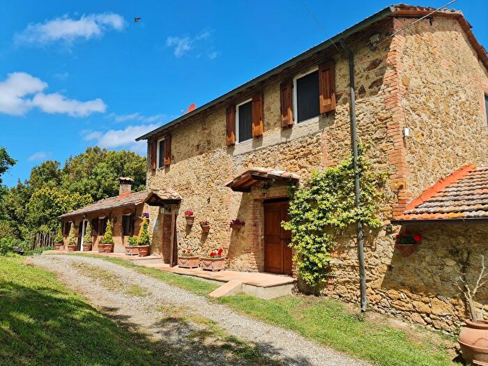 Casa con 10 locali in vendita in San Gimignano
