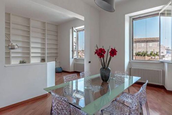 Appartamento trilocale in affitto in Via Catalana, Ghetto Portico dOttavia, Roma