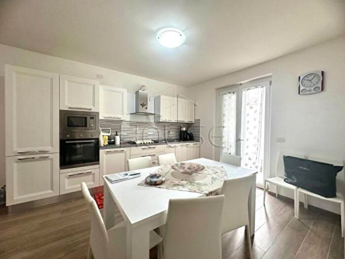 Appartamento quadrilocale in vendita in Via Trento, Citta Di Castello