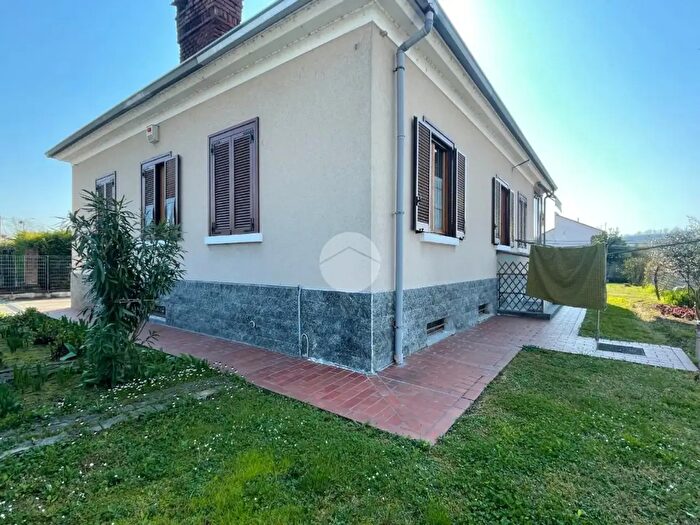 Casa quadrilocale in vendita in Via Giuseppe Pacotto, Asti