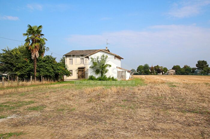 Casa in vendita in Via Imperiale Mirandola Unione Comuni Modenesi Area Nord Modena EmiliaRomagna Italia, Mirandola