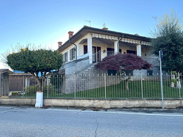 Casa con 7 locali in vendita in Via Papa Giovanni XXIII, Belgioioso