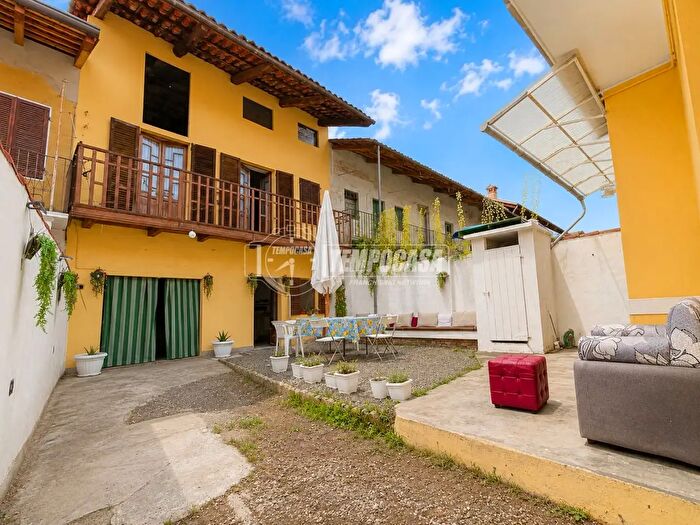 Casa quadrilocale in vendita in Via Roma, Vische