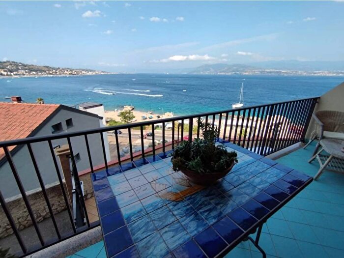 Appartamento bilocale in affitto in Salita Bisignano, Villaggio Pace, Messina