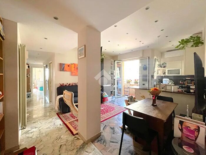 Appartamento con 5 locali in vendita in Via Napoli, Genova