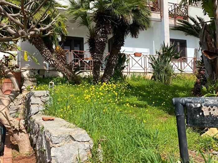 Casa trilocale in affitto in Via Tolomea, Mondello Valdesi, Palermo