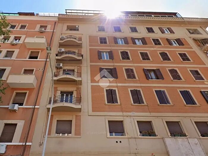 Appartamento quadrilocale in vendita in Via Cesena, Roma