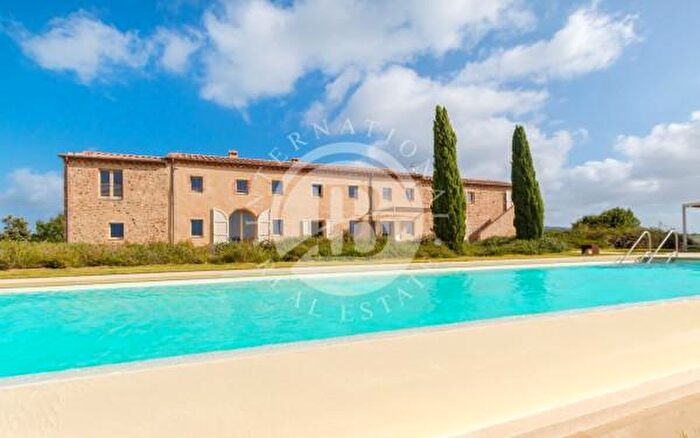 Casa con 6 locali in vendita in Volterra