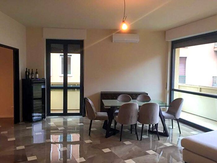 Appartamento trilocale in affitto in Via Varese, Moscova, Milano