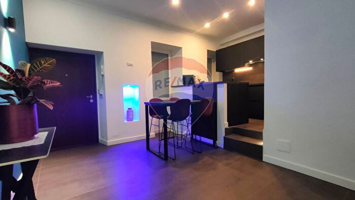 Appartamento trilocale in vendita in Gradoni di Chiaia, Napoli