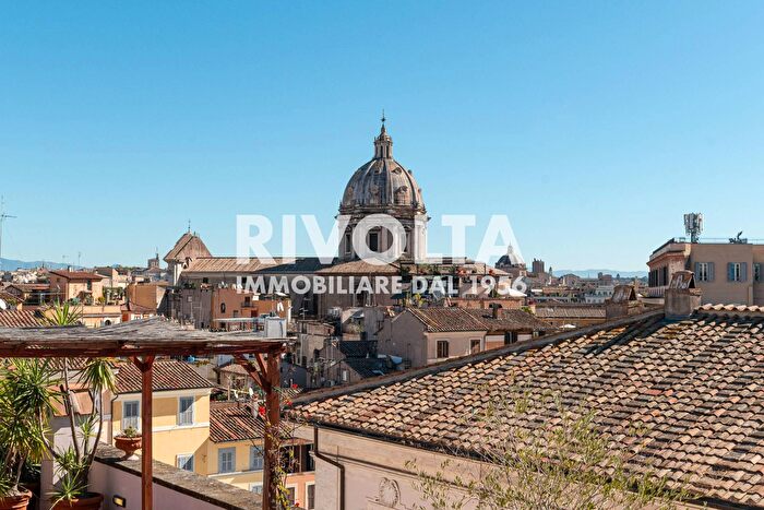 Appartamento con 5 locali in vendita in Piazza Campo De Fiori, Roma