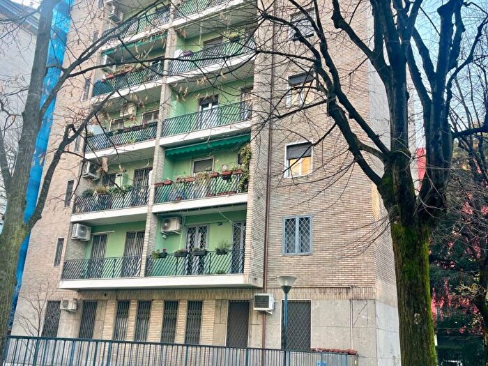 Appartamento bilocale in affitto in Via Tito Livio, Lodi Brenta, Milano