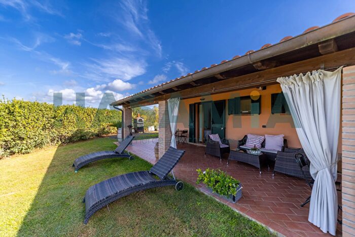 Casa con 13 locali in vendita in Strada Consortile La Carla, Magliano In Toscana