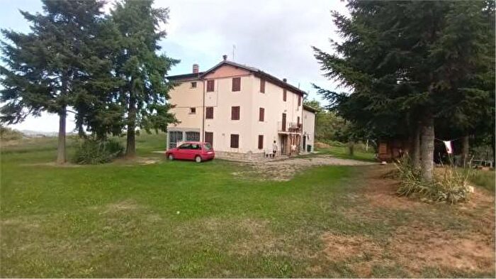 Casa con 6 locali in vendita in Via Giardini Sud, Serramazzoni