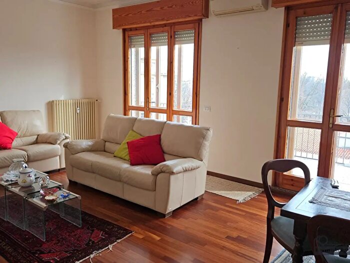 Appartamento con 5 locali in vendita in Via Pietro Martini, Parma