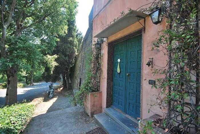 Appartamento quadrilocale in affitto in Mura di Sant'Erasmo, Righi, Genova