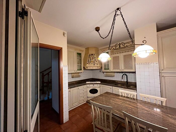 Casa con 6 locali in vendita in a Larga, Luni