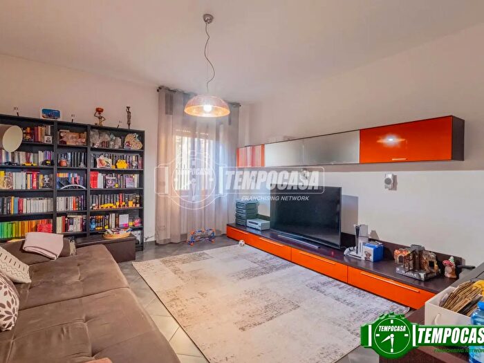 Casa con 6 locali in vendita in Via Boffalora, Magenta