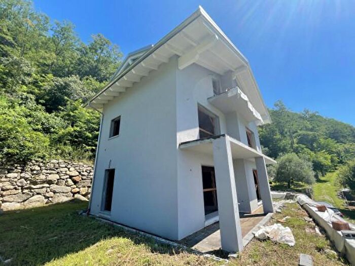 Casa con 6 locali in vendita in Via Regina, Sorico